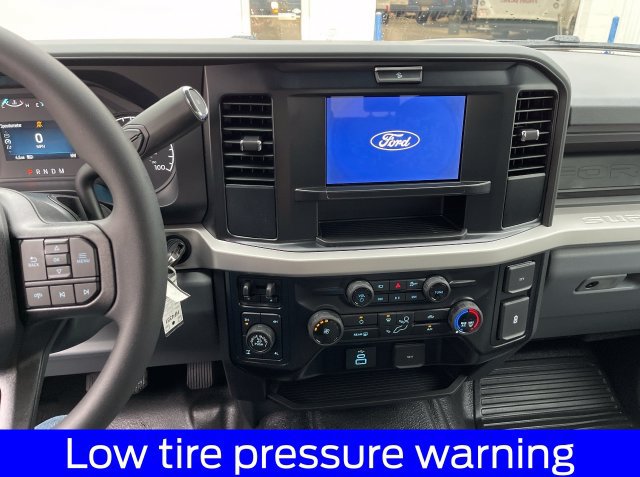 New 2027 Ford F350 XL w/ XL Off-Road 35" Tire Pakckage AWD/4WD image 17