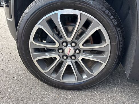 Used 2017 GMC Acadia SLT image 27