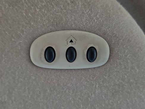 Used 2001 Lincoln Town Car Signature image 19