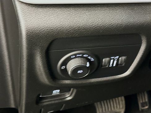 Used 2024 Jeep Grand Cherokee Limited image 17