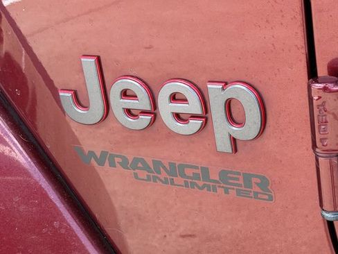 Used 2021 Jeep Wrangler Unlimited Rubicon w/ Xtreme Recon 35" Tire Package AWD/4WD image 9