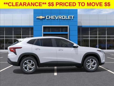 New 2026 Chevrolet Trax LS w/ LS Convenience Package FWD image 5
