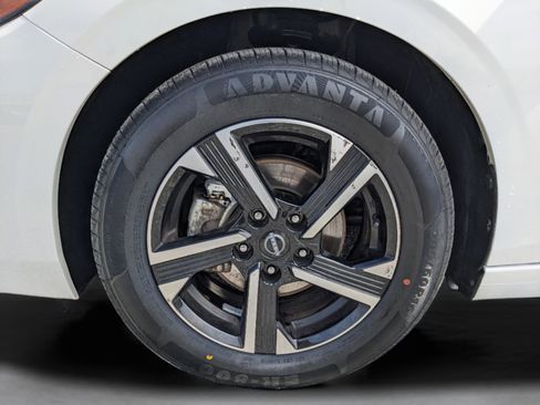 Used 2024 Nissan Sentra SV image 41