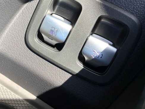 New 2025 Mercedes-Benz GLC 350e 4MATIC image 14