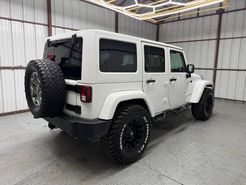 Used 2017 Jeep Wrangler Unlimited Rubicon w/ Connectivity Group AWD/4WD image 6