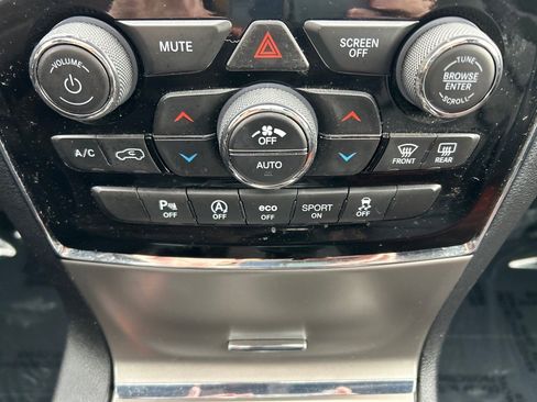 Used 2021 Jeep Grand Cherokee Limited image 30