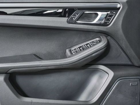 Used 2018 Porsche Macan AWD/4WD image 8