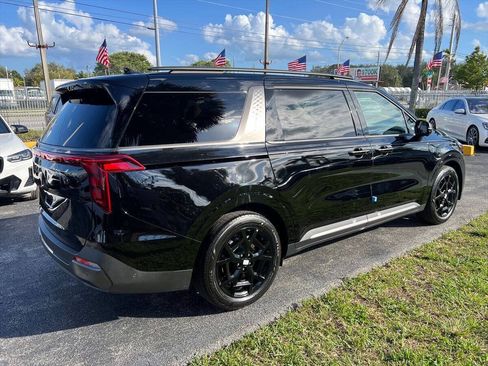 Used 2026 Kia Carnival SX w/ SX Dark Edition Package FWD image 4