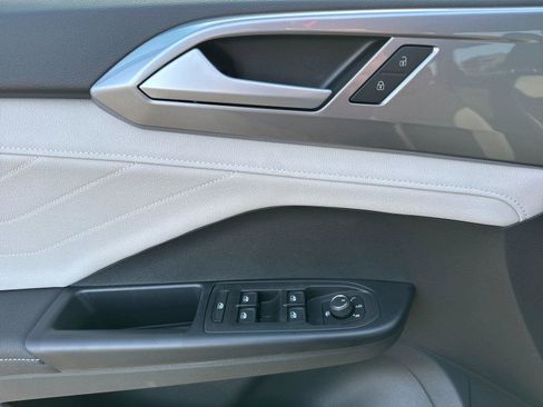 New 2026 Volkswagen Taos SEL image 10