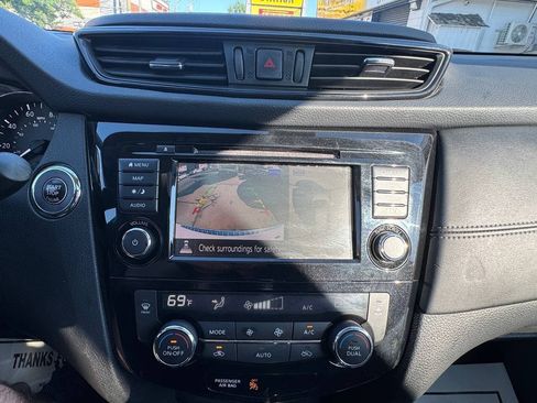 Used 2018 Nissan Rogue SL w/ Premium Package AWD/4WD image 12
