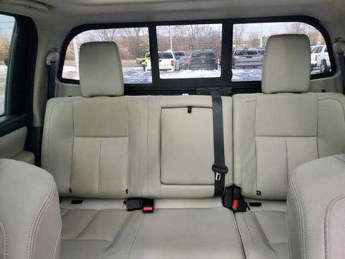 Used 2020 Nissan Titan SL w/ Moonroof Package image 14