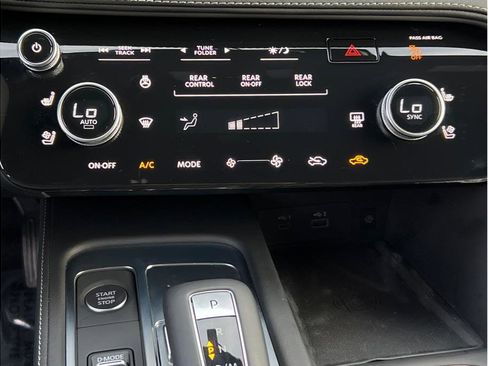 Used 2025 INFINITI QX60 Luxe w/ Black Edition image 17