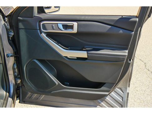 Used 2021 Ford Explorer XLT image 15