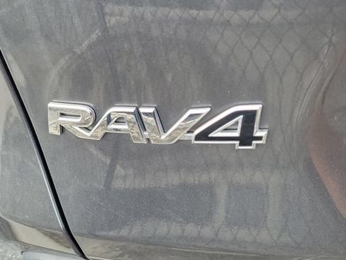 Used 2021 Toyota RAV4 XLE w/ Convenience Package FWD image 4