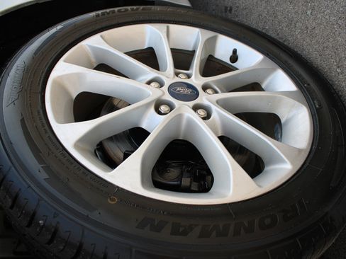 Used 2020 Ford Fusion SE image 8