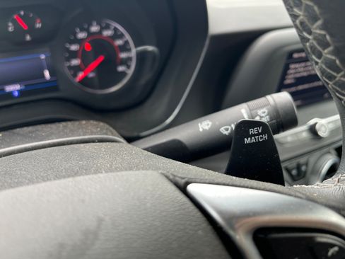 Used 2021 Chevrolet Camaro LT RWD image 18