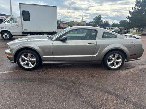 Used 2009 Ford Mustang GT image 4