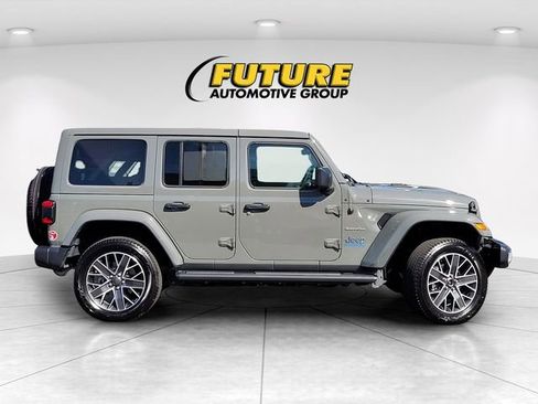 Used 2023 Jeep Wrangler Unlimited Sahara w/ Cold Weather Group image 9