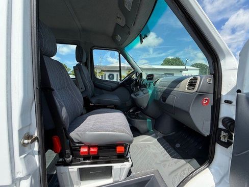 Used 2003 Dodge Sprinter 2500 RWD image 18