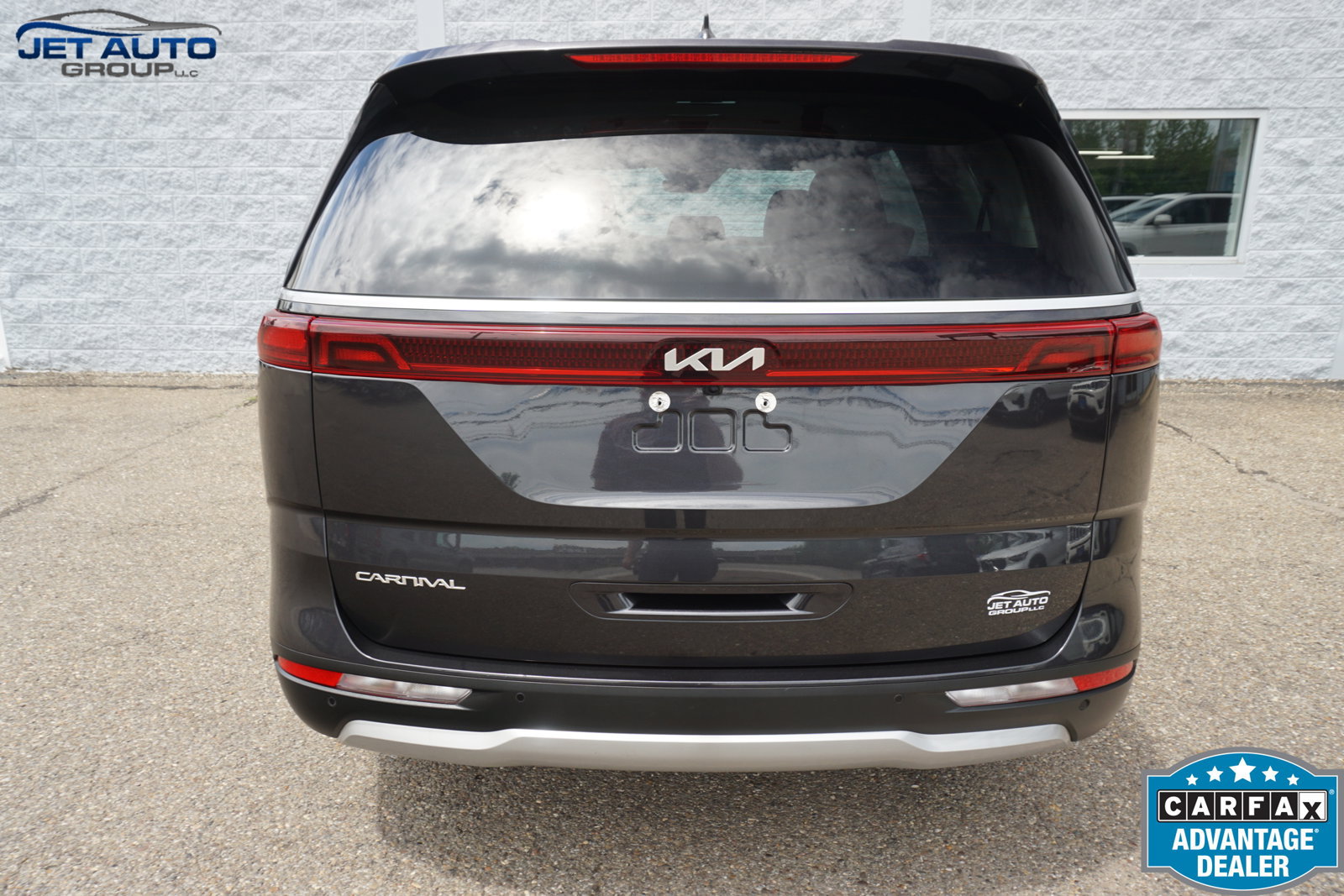 Used 2023 Kia Carnival EX FWD image 15
