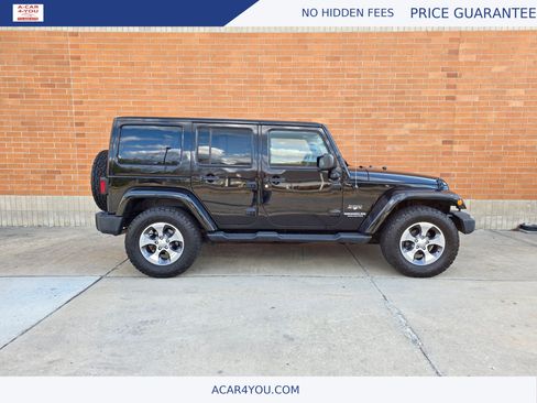 Used 2017 Jeep Wrangler Unlimited Sahara w/ Dual Top Group AWD/4WD image 8