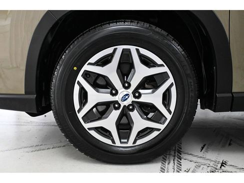Used 2023 Subaru Forester Premium AWD/4WD image 22