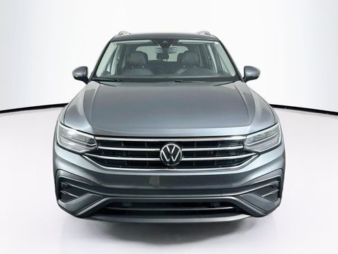 Used 2024 Volkswagen Tiguan SE AWD/4WD image 2