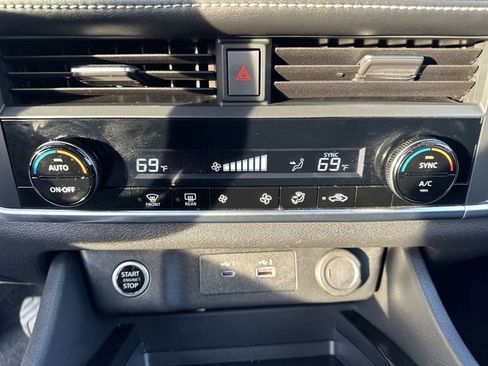 Used 2023 Nissan Rogue SV image 20