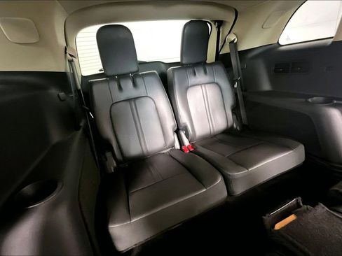 Used 2019 Lincoln MKT AWD image 28