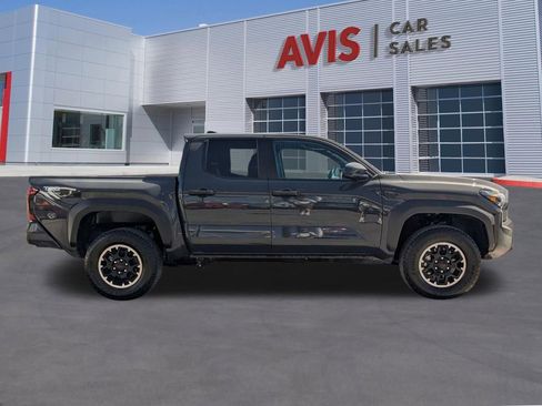 Used 2025 Toyota Tacoma TRD Off-Road image 7