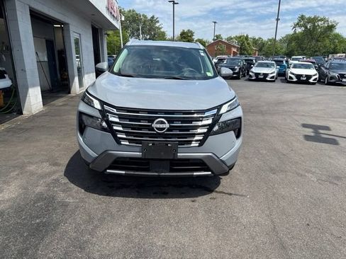 Used 2024 Nissan Rogue SL AWD/4WD image 7