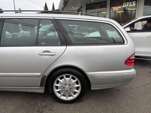 Used 2000 Mercedes-Benz E 320 4MATIC Wagon image 3