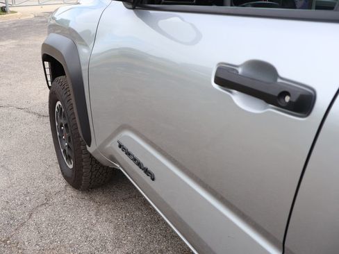 Used 2025 Toyota Tacoma TRD Off-Road AWD/4WD image 13