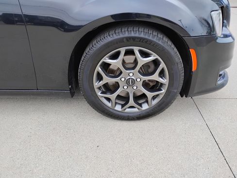 Used 2018 Chrysler 300 S w/ S Model Appearance Package AWD/4WD image 27