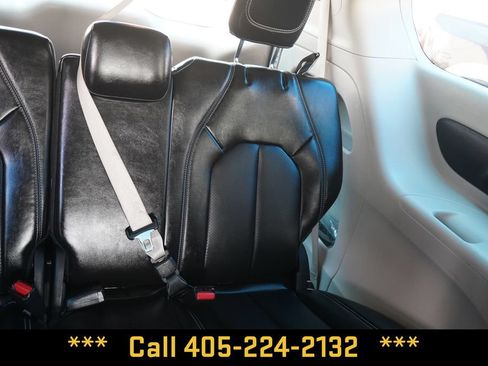 Used 2023 Chrysler Pacifica Touring-L FWD image 22