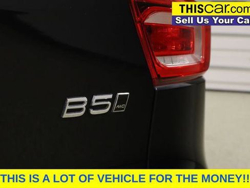 Used 2024 Volvo XC40 B5 Plus w/ Protection Package Premier AWD/4WD image 12