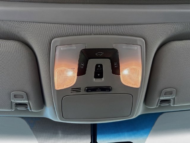 Used 2016 Toyota Sienna XLE w/ XLE Navigation Package FWD image 18