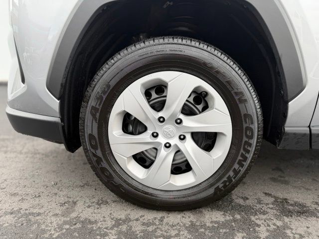 Used 2025 Toyota RAV4 LE FWD image 28
