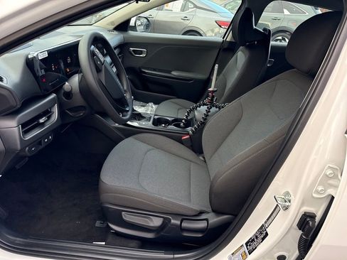New 2025 Kia K4 LXS image 9