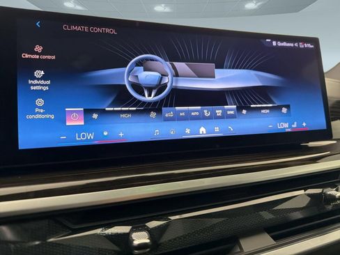 Used 2025 BMW X5 xDrive50e AWD/4WD image 25