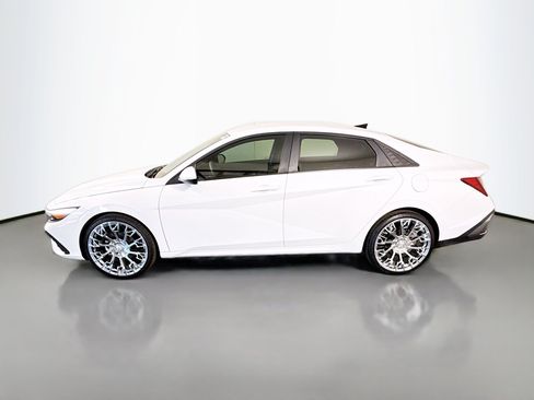 Used 2025 Hyundai Elantra SE FWD image 6