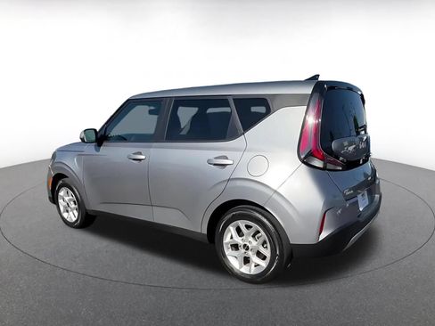Used 2025 Kia Soul LX w/ LX Technology Package FWD image 10