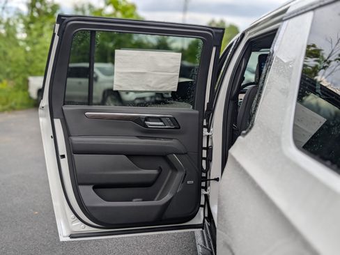 New 2025 Chevrolet Suburban Premier image 28