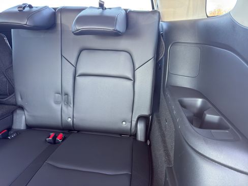 Certified 2025 Nissan Pathfinder SL image 34