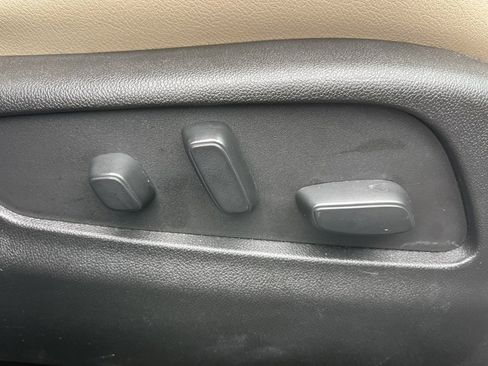 Used 2024 Cadillac XT4 Luxury w/ Cold Weather Package image 21