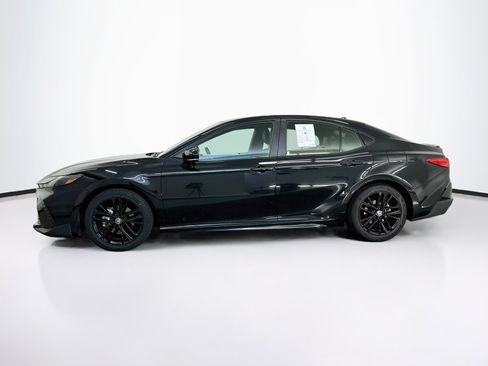 Used 2025 Toyota Camry SE FWD image 4