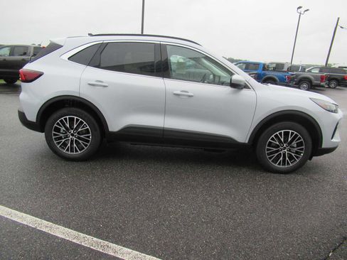 New 2025 Ford Escape SE w/ PHEV Premium Package image 4