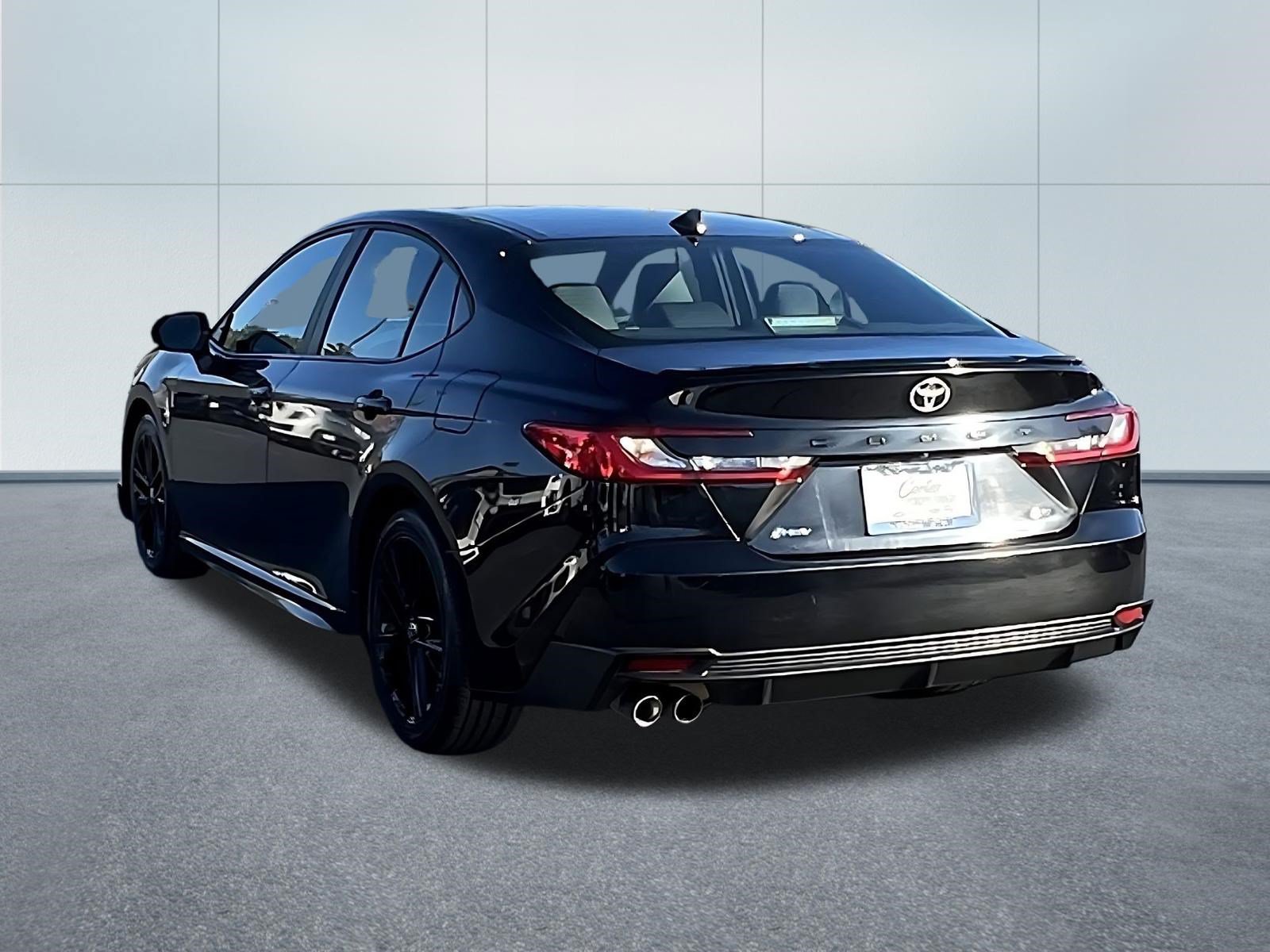 Used 2025 Toyota Camry SE FWD image 4