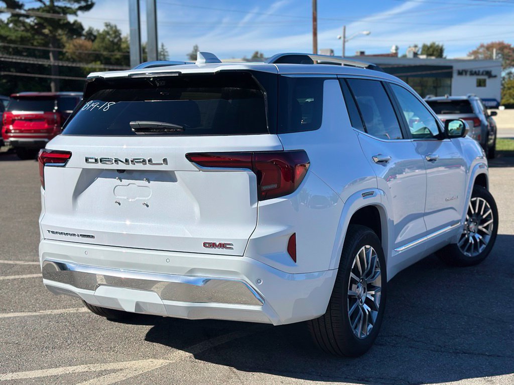 New 2027 GMC Terrain Denali w/ LPO, Floor Liner Package AWD/4WD image 7