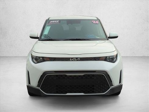 Used 2024 Kia Soul LX w/ Option Group 015 FWD image 2
